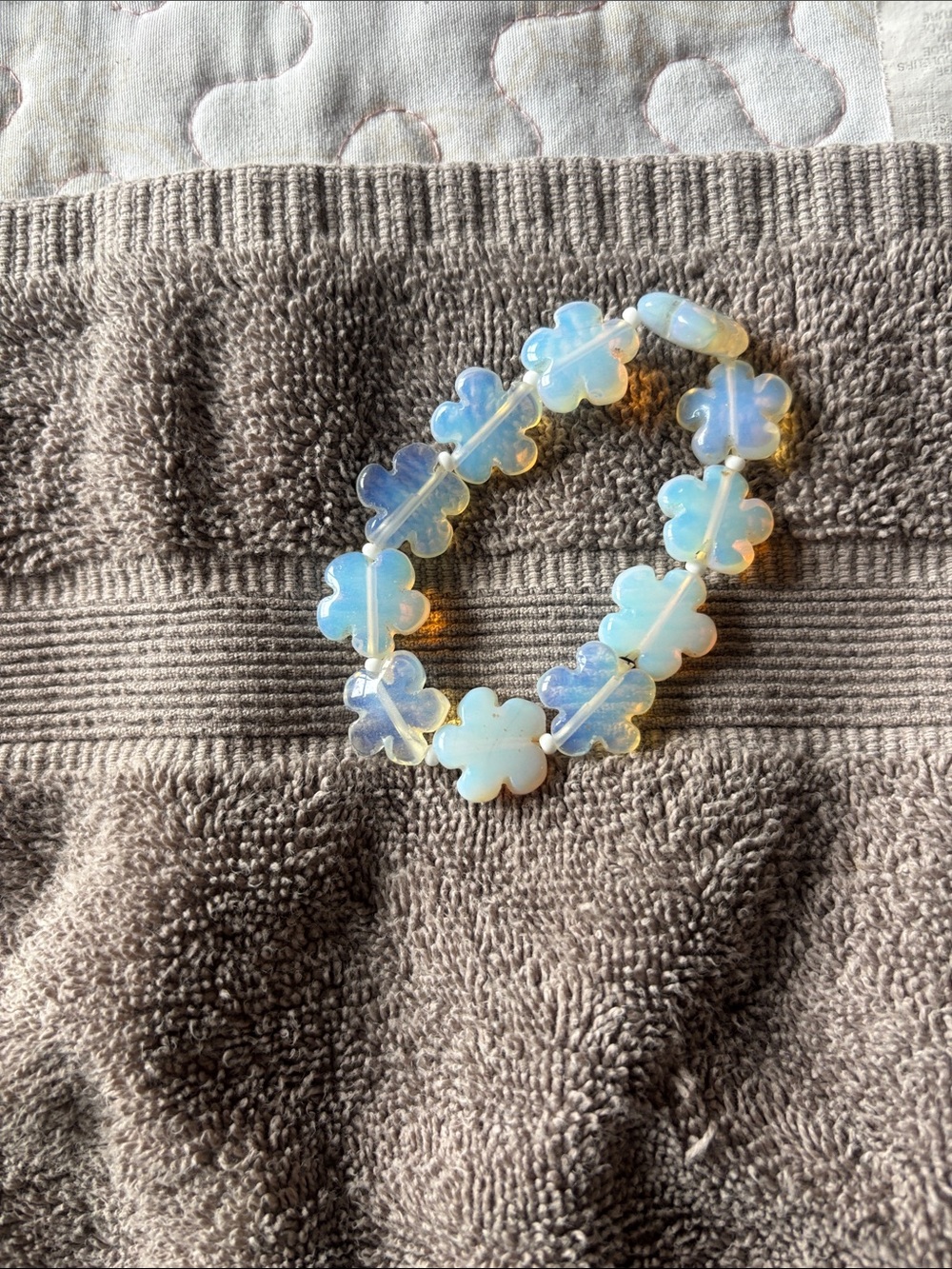 Opalite Floral Stretch Bracelet - Iridescent Blue/White